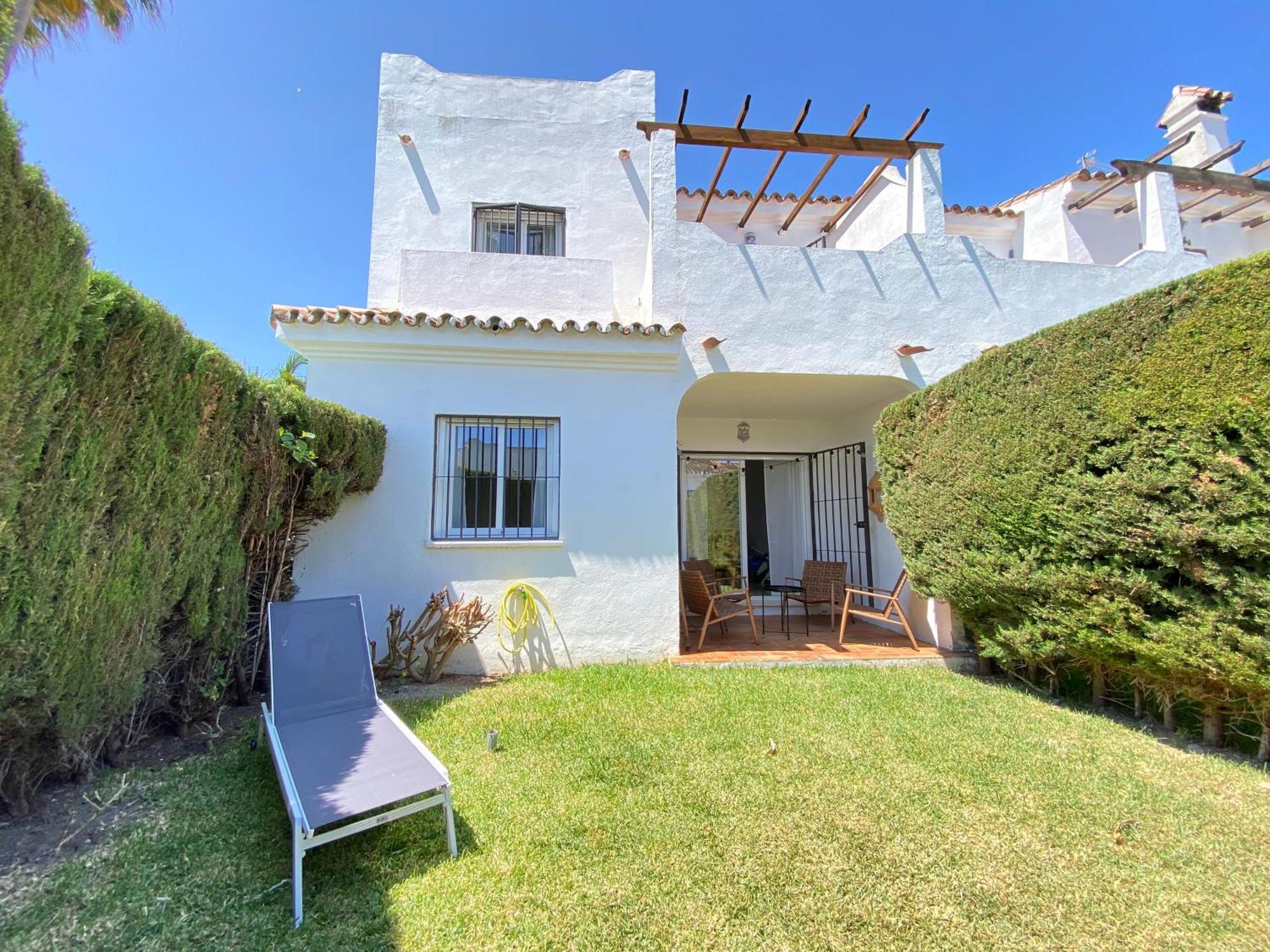 Villa Townhouse W/Sea View & Garden à Estepona Extérieur photo